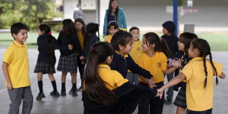 Supereduc presenta guía para fortalecer seguridad en establecimientos educacionales