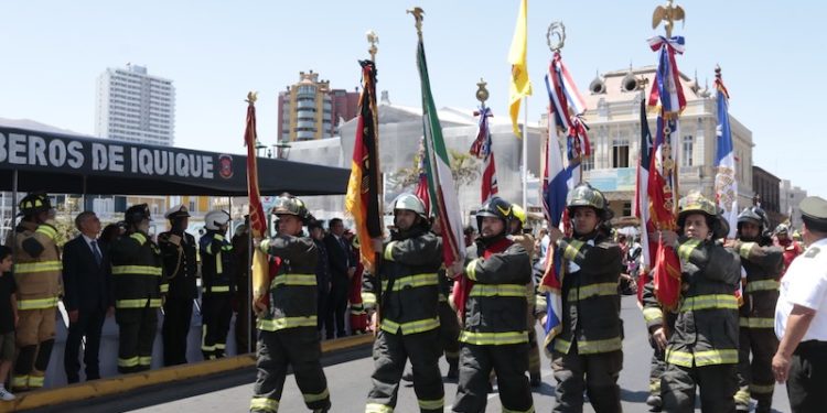 Municipalidad de Iquique otorga la mayor subvención histórica al Cuerpo de Bomberos: $270 millones