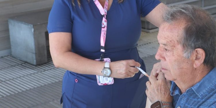 Iquique ajusta servicios municipales por Día del Trabajador y refuerza vacunación contra la influenza