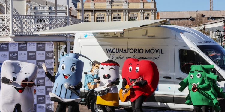 Salud Municipal de Iquique refuerza estrategia de vacunación con operativos durante Semana Santa