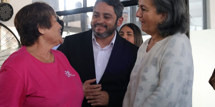 Ministra de Salud destaca modelo del Centro Integral Ariel Standen: “Es una maravilla”