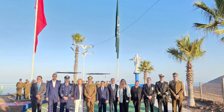Con el izamiento del pabellón nacional Carabineros inicia actividades de su mes aniversario