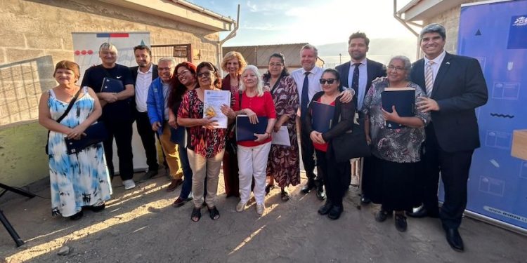 18 familias de Iquique recuperan sus hogares tras 12 años del terremoto de 2014, en junta de vecinos “Elena Caffarena”