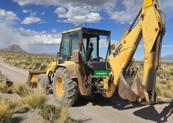 Carabineros incauta retroexcavadora utilizada para habilitar caminos en frontera