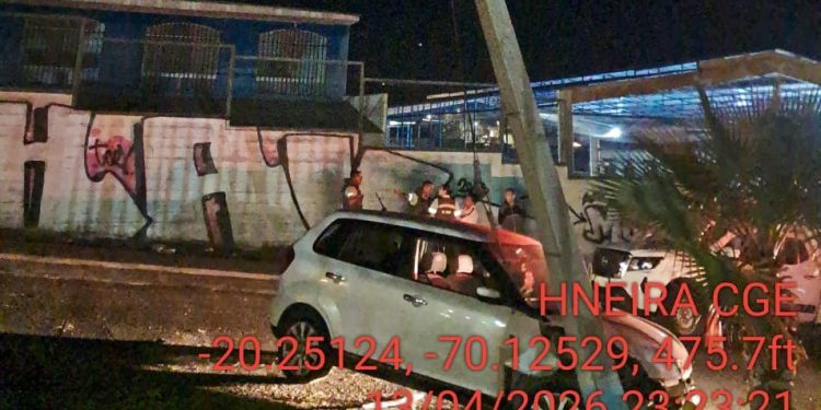 Anoche otro conductor chocó contra un poste en «Ramón Pérez» con «Los Algarrobos»