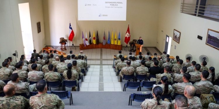 Defensoría de Tarapacá realizó capacitación a funcionarios del Ejército en Iquique