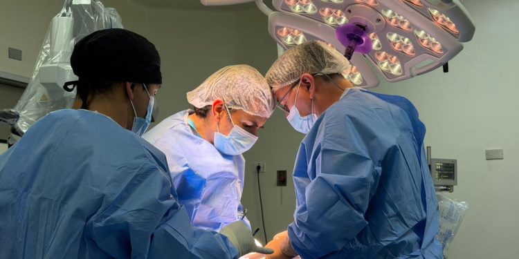 Red Dávila y Servicio de Salud de Tarapacá contribuyen a reducir lista de espera en el norte del país con cirugías y consultas neurológicas