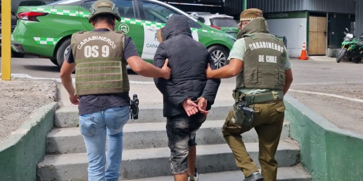 Detenido por porte ilegal de arma de fuego en Iquique / Tiene 15 años y registra antecedentes penales