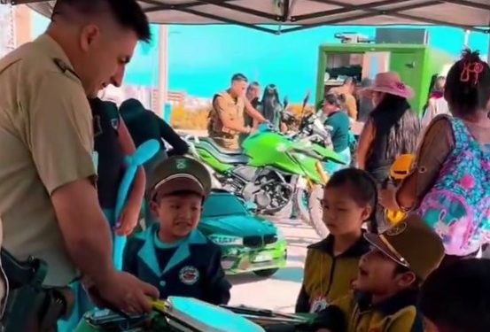 Niños y niñas de Alto Hospicio compartieron jornada recreativa con Carabineros