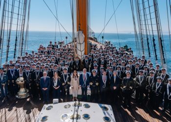 Presidente Kast despide a la dotación del Buque Escuela “Esmeralda” en Valparaíso