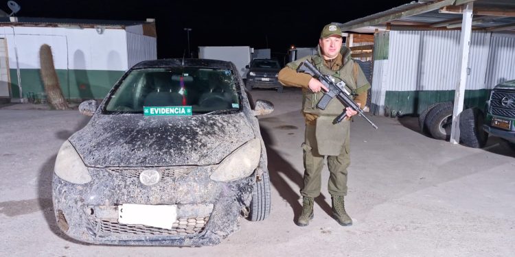 Recuperan vehículo de contrabando en frontera