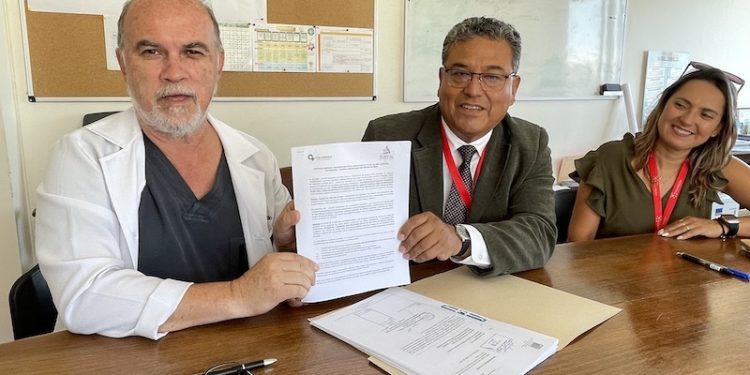 Hospital de Iquique firmó convenio de cooperación con Coaniquem para fortalecer atención de pacientes quemados