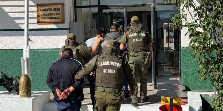 Carabineros incautó más de $31 millones y detuvo a tres extranjeros por contrabando