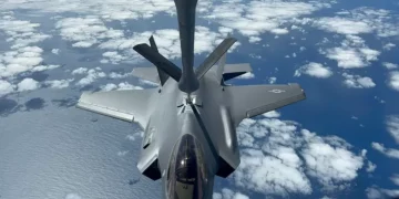 FACH realizó primer abastecimiento en vuelo a un F-35 de la USAF