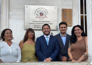 Diputado Carlos Carvajal inauguró su oficina parlamentaria en Iquique