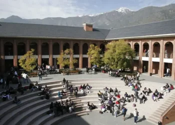 Limitar la gratuidad a mayores de 30 años generaría un ahorro de hasta 0,30% del presupuesto del Mineduc, según informe del ESE Uandes
