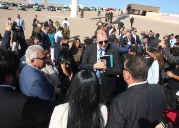 Ministro Iván Poduje tomó nota de requerimientos urgentes de consejeros regionales de Arica y Parinacota