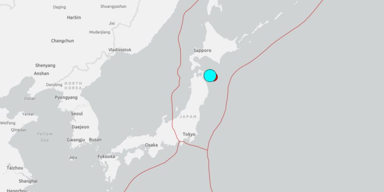 Terremoto de magnitud 7,4 sacude Japón y provoca tsunami / SHOA lo descarta para Chile