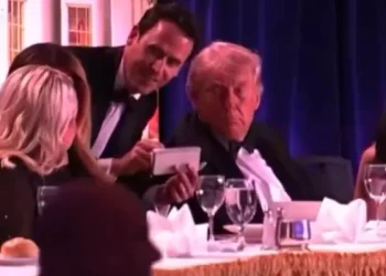 Servicio Secreto interviene en la cena de corresponsales de Casa Blanca y evacúa al Presidente Trump por tiroteo