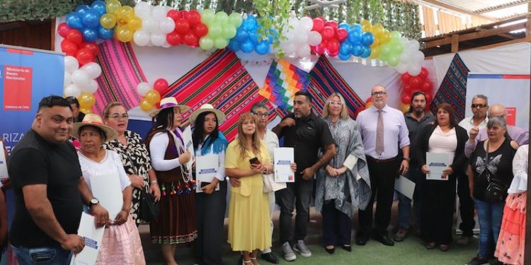 Trece familias de Villa La Pampa reciben sus títulos de dominio en Pozo Almonte