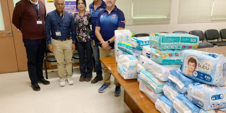 Rugbistas y Rotary Azapa realizaron donaciones para pacientes del Hospital de Arica