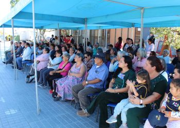 Con entrega de plantas nativas a la comunidad CONAF Tarapacá y Municipio de Pozo Almonte conmemoran Día del Ingeniero Forestal