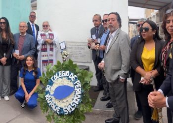 Colegio de Periodistas y Escuela Manuel Castro Ramos rindieron homenaje al primer mártir del periodismo chileno