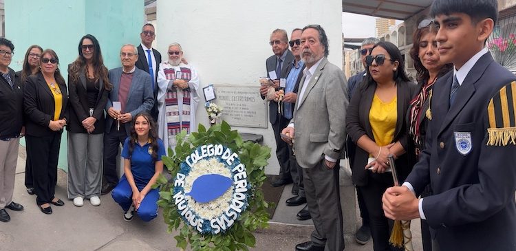 Colegio de Periodistas y Escuela Manuel Castro Ramos rindieron homenaje al primer mártir del periodismo chileno