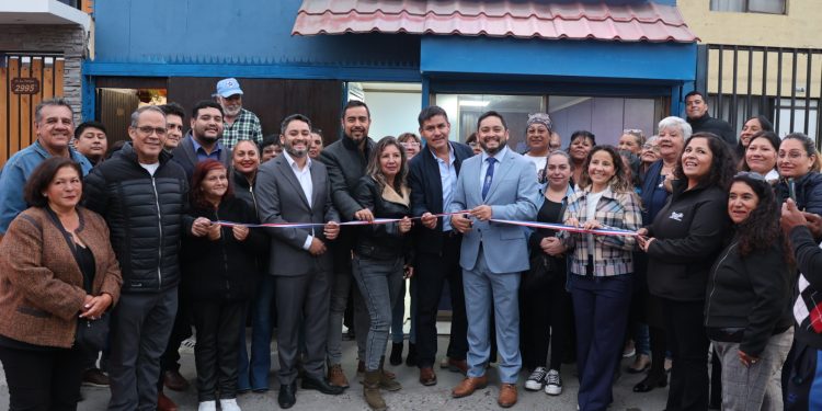 Diputado Carvajal inauguró oficina parlamentaria en Alto Hospicio