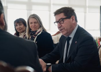Gobernador Carvajal plantea al ministro de Economía avanzar en la relocalización de Zofri