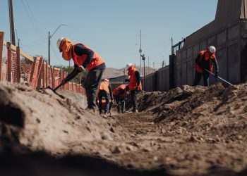 Tras más de 20 años: Avanza histórica construcción del alcantarillado para población Las Quintas de Pozo Almonte con recursos del GORE Tarapacá