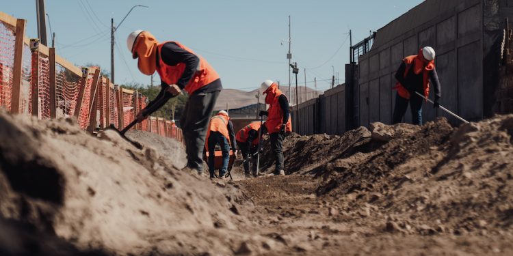 Tras más de 20 años: Avanza histórica construcción del alcantarillado para población Las Quintas de Pozo Almonte con recursos del GORE Tarapacá