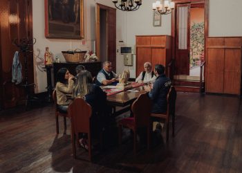 Gobernador Carvajal y Obispo Covili abordan alternativas para mejorar la Catedral de Iquique