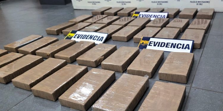 PDI detuvo a imputado por tráfico de drogas en Complejo Fronterizo: Trasladaba más de 40 kilos de clorhidrato de cocaína