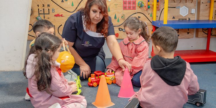 Más que entretención: ¿Cómo el juego impulsa el aprendizaje en la primera infancia?