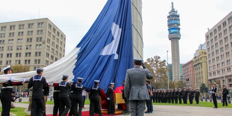Mes del Mar 2026: La “Gran Bandera del Bicentenario” se iza en el centro de la capital