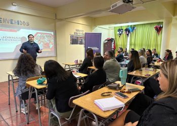 Seremi de Educación articula plan de intervención socioemocional en Colegio Hispano Italiano de Iquique