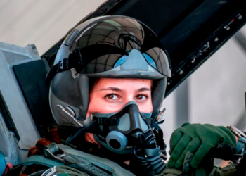 Fuerza Aérea de Chile graduó a su primera mujer piloto de F-16