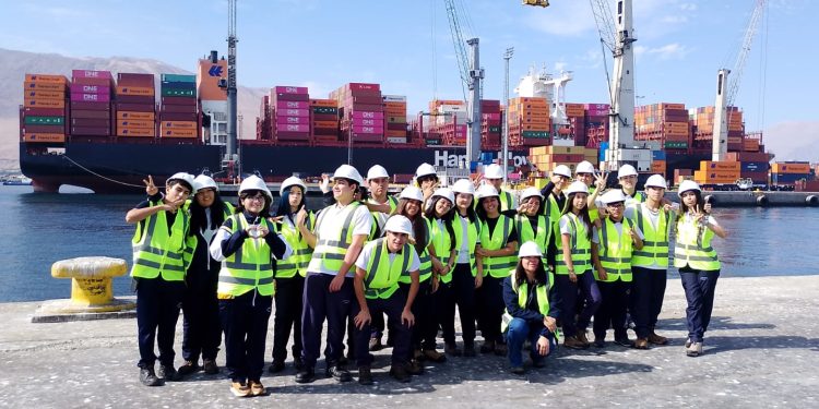 Estudiantes del Colegio Inglés participan en jornada de vinculación «Vive Tu Puerto»