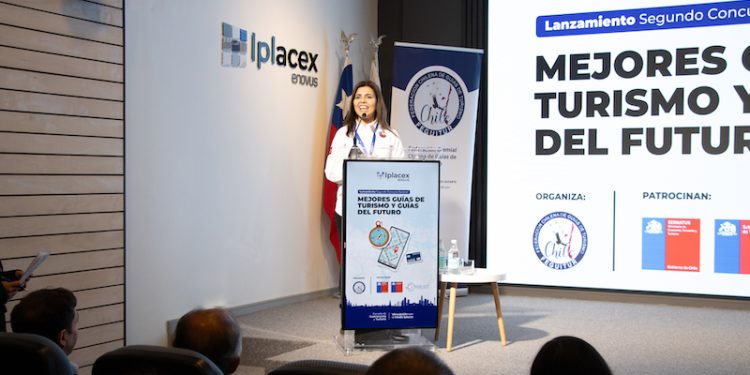 Feguitur e Iplacex buscan a los mejores guías de turismo de Chile