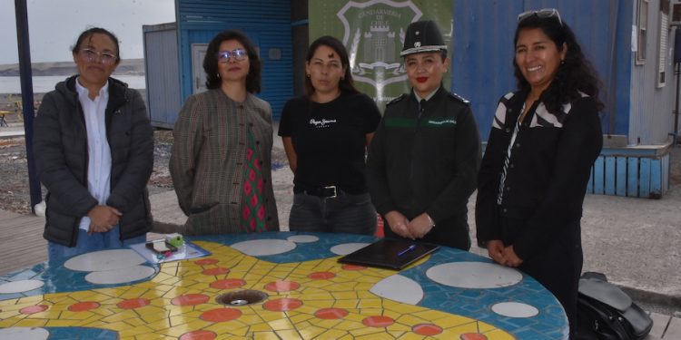 Gendarmería y vecinos de Caleta Caramucho firman histórico convenio de reinserción social a través del trabajo comunitario