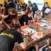 Encuentro intergeneracional: Jóvenes y adultos mayores se reúnen en torno al taller «Arte de Papel”