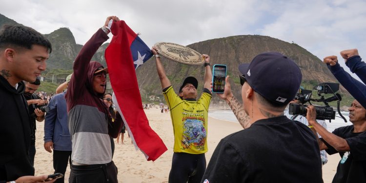 Iquiqueño Matías Díaz gana en Brasil fecha del Circuito Mundial de Bodyboard