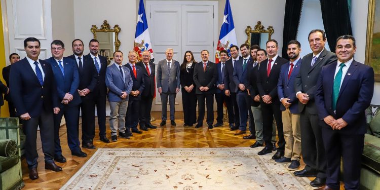 Ministro Campos encabeza jornada nacional de seremis con foco en riego, seguridad productiva y diversificación de mercados