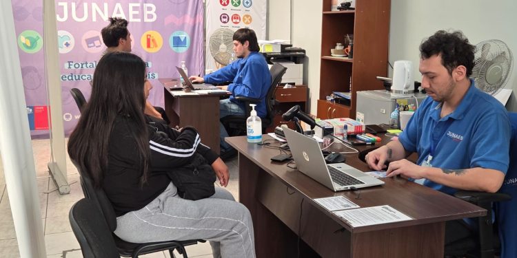Llaman a revalidar TNE para que estudiantes accedan a tarifa rebajada en el transporte público