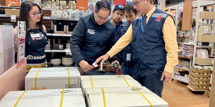 Seguridad eléctrica en invierno: Autoridades fiscalizan venta de calefactores en Iquique