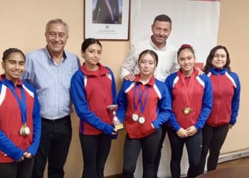 Martina Flores Campeona Nacional de Gimnasia Artística recibió saludo del seremi Felipe Pérez