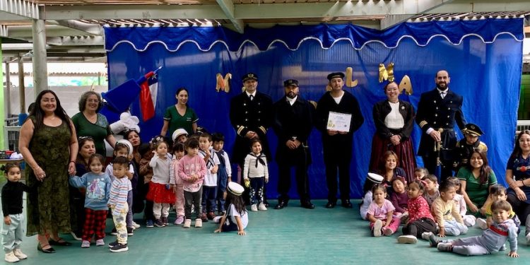Niñas y niños descubren el legado de los héroes navales con lúdica experiencia educativa