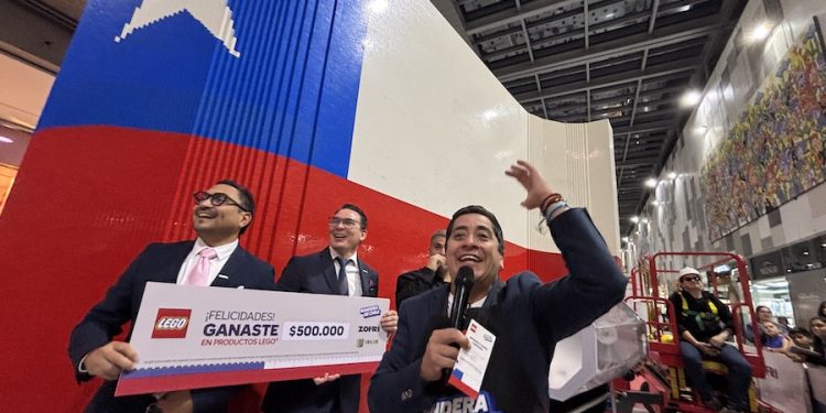 Fernando Godoy encabezó cierre de histórica bandera LEGO en Mall ZOFRI con masiva concurrencia de público