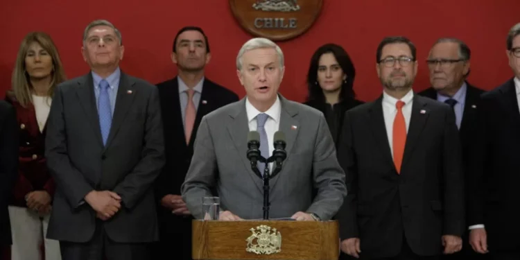 ¿Qué hay detrás del cambio de gabinete de Kast? Experto apunta a un mayor manejo político